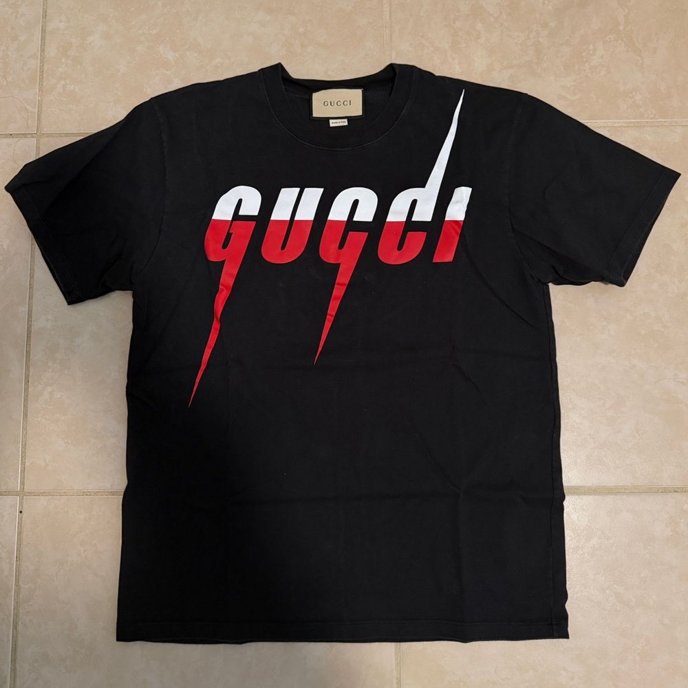 Authentic Gucci Blade Logo Print Black Cotton T-Shirt Tee Mens Size S Small